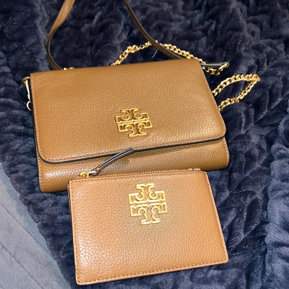 Tory Burch crossbody and wallet used in good condition